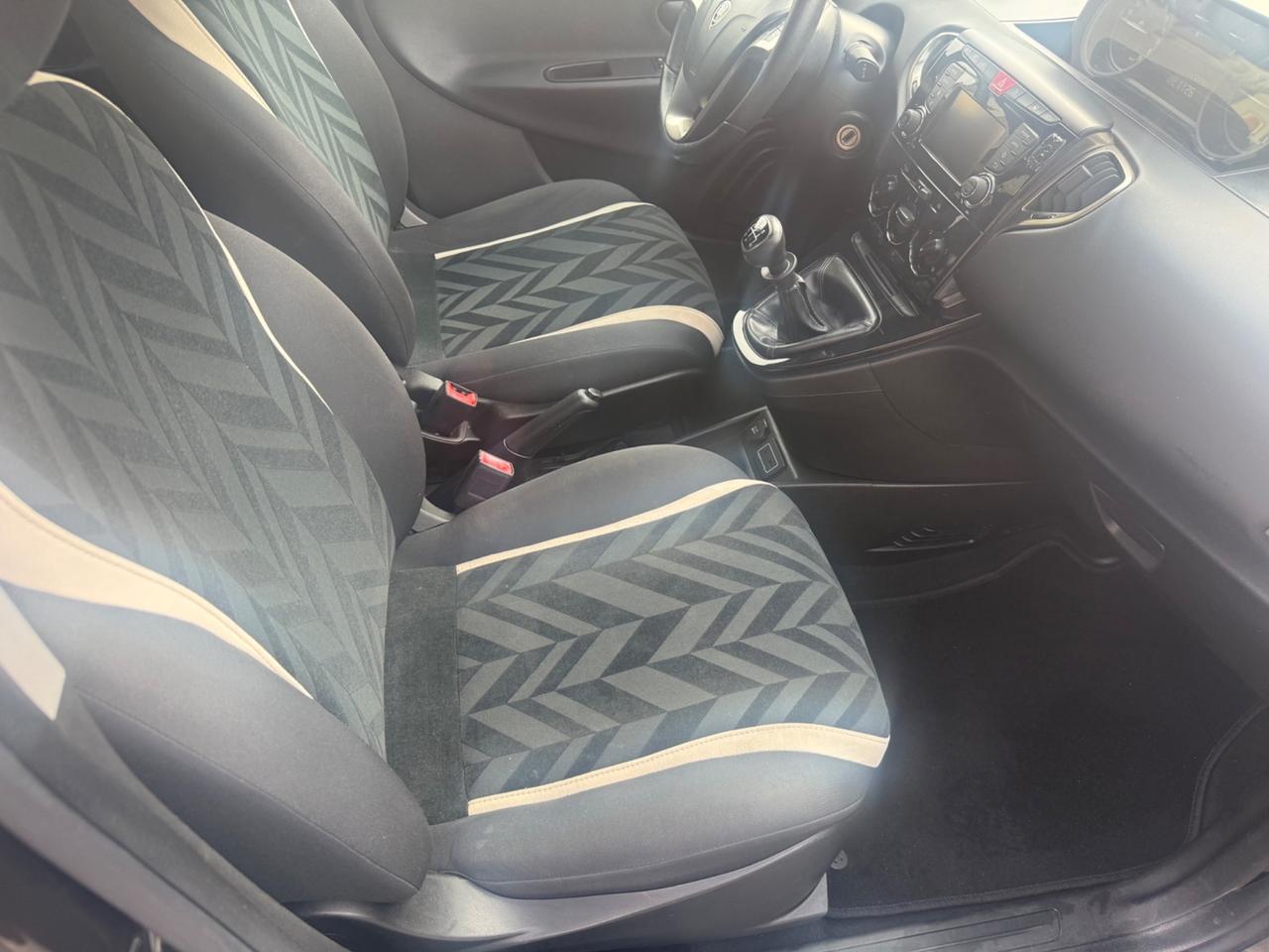 Lancia Ypsilon 1.2 69 CV 5 porte S&S Platinum