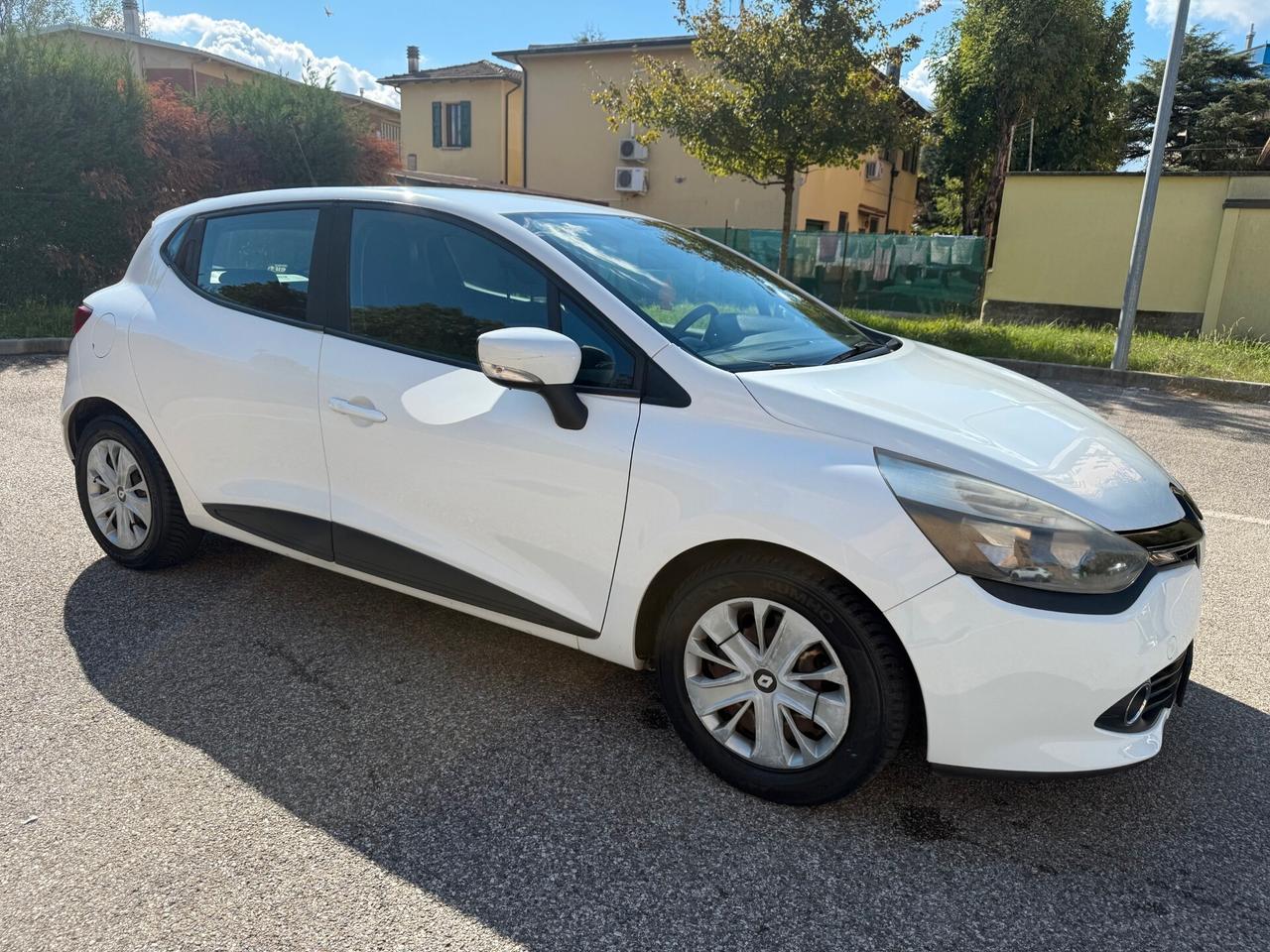 Renault Clio 1.2 GPL - NEOPATENTATI - 12 MESI DI GARANZIA -