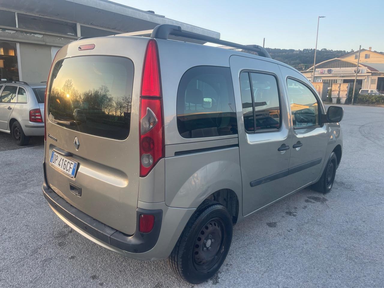 RENAULT KANGOO 1.5 DISEL 2008 NEOPATENTATI .