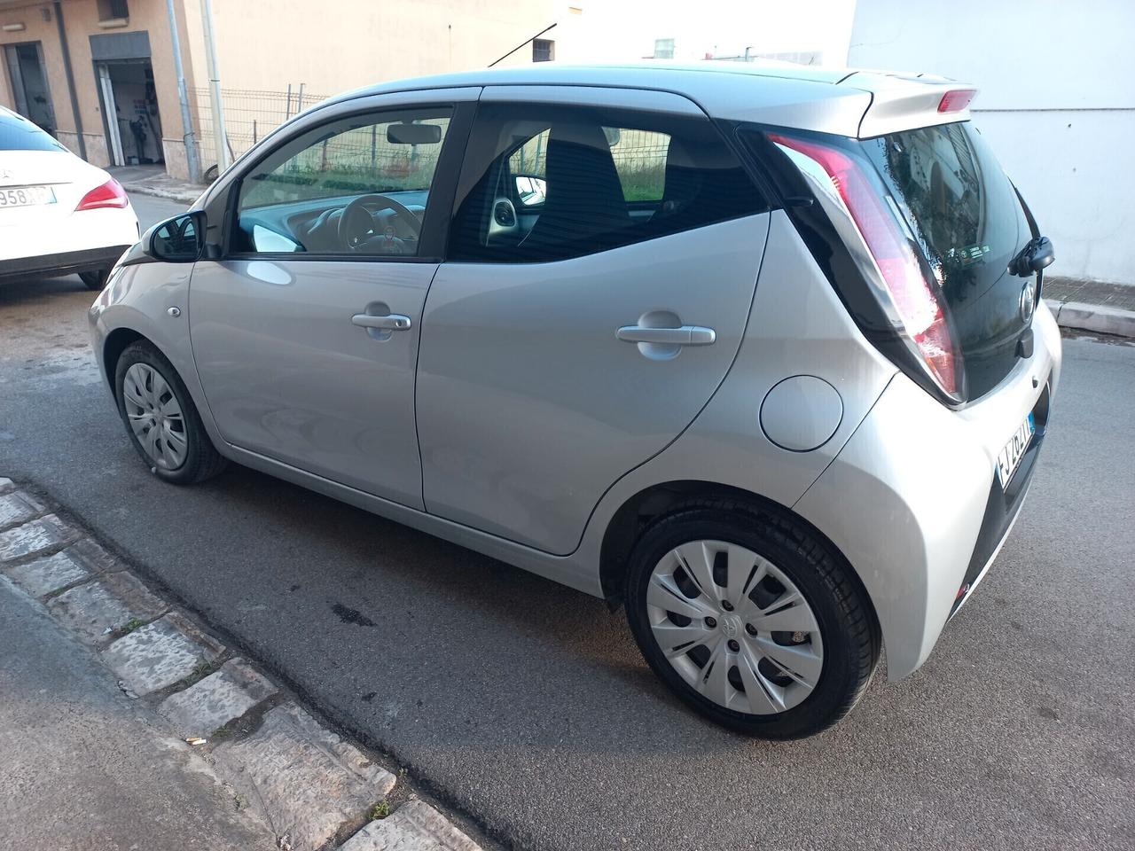 Toyota Aygo 1.0 VVT-i 69 CV 5 porte x-black TSS