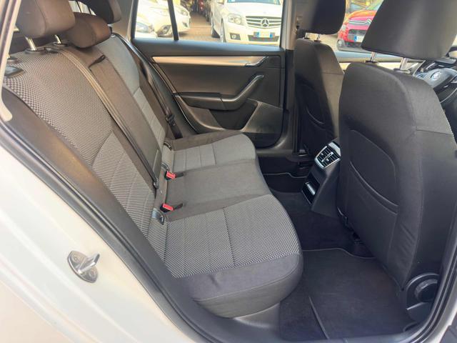 SKODA Octavia 1.6 TDI CR 105 CV DSG Wagon Elegance