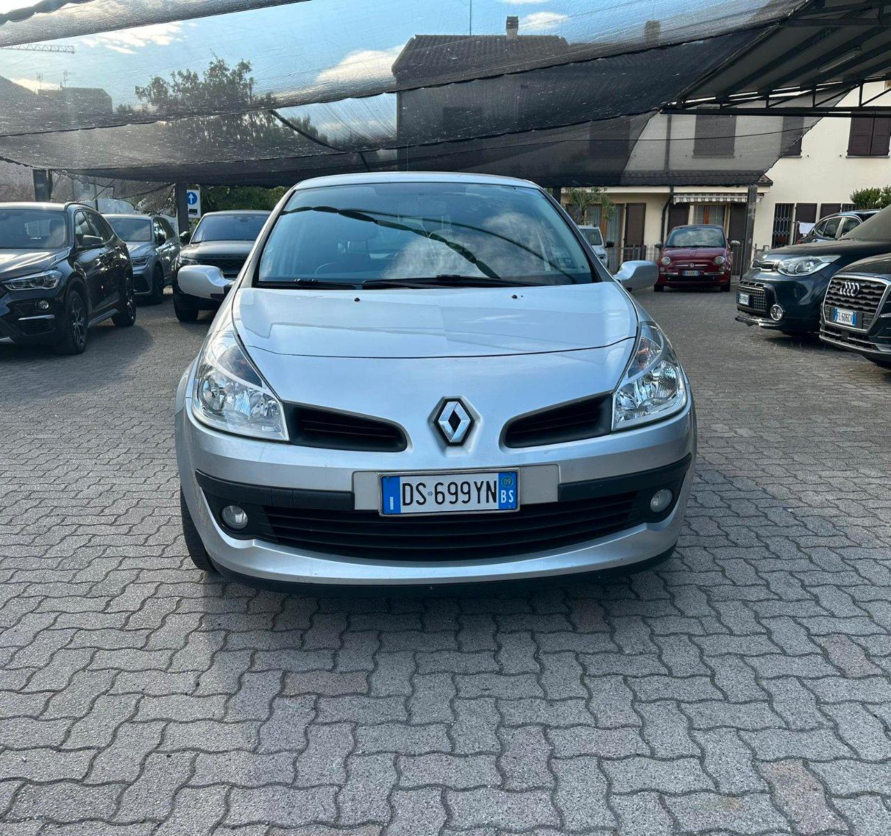 Renault Clio 5 Porte Clio 5p 1.5 dci AUTOMATICO OK NEOPATENTATO