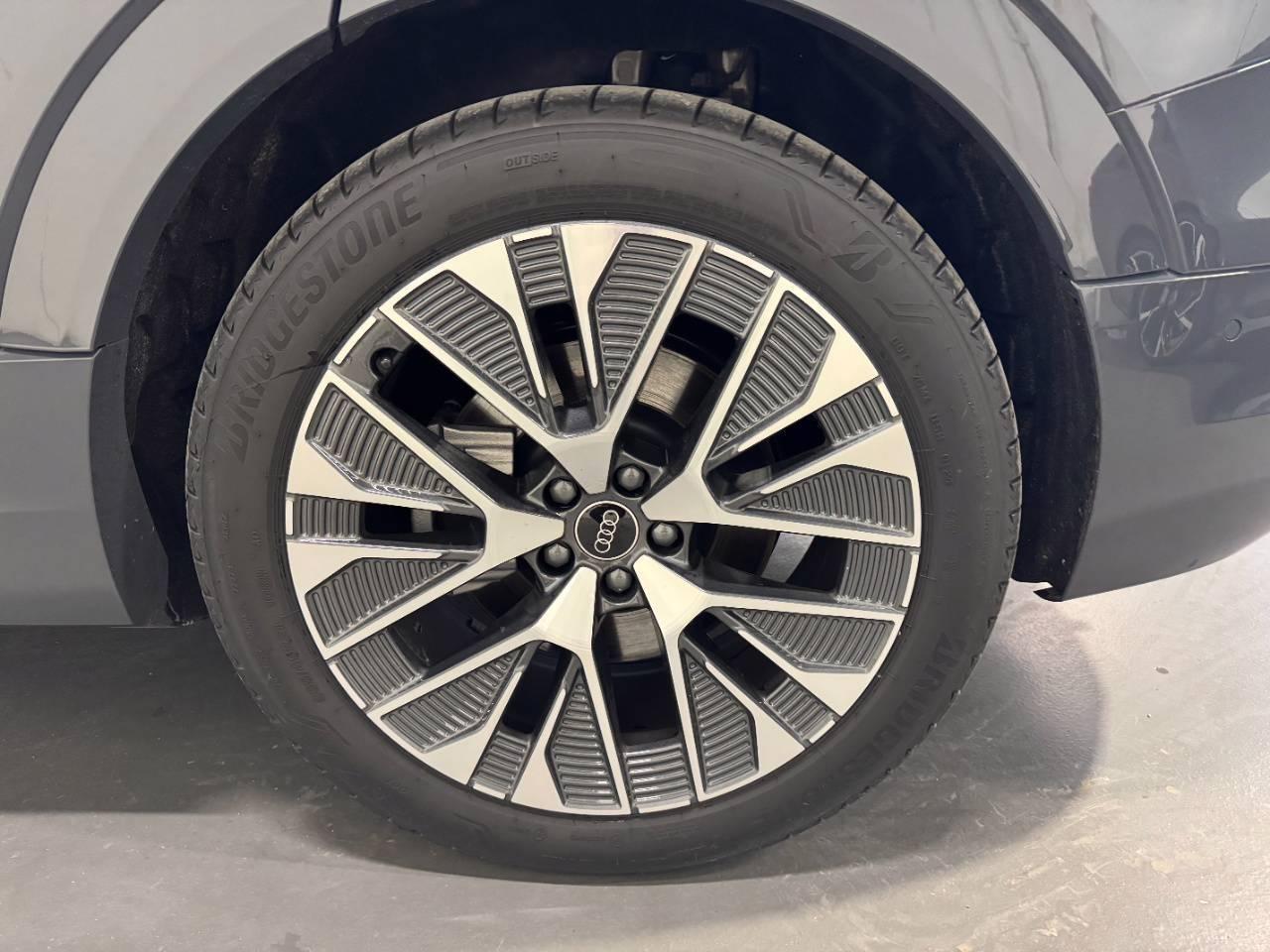 AUDI Q8 E-TRON 55 QUATTRO S LINE - RENT TO BUY