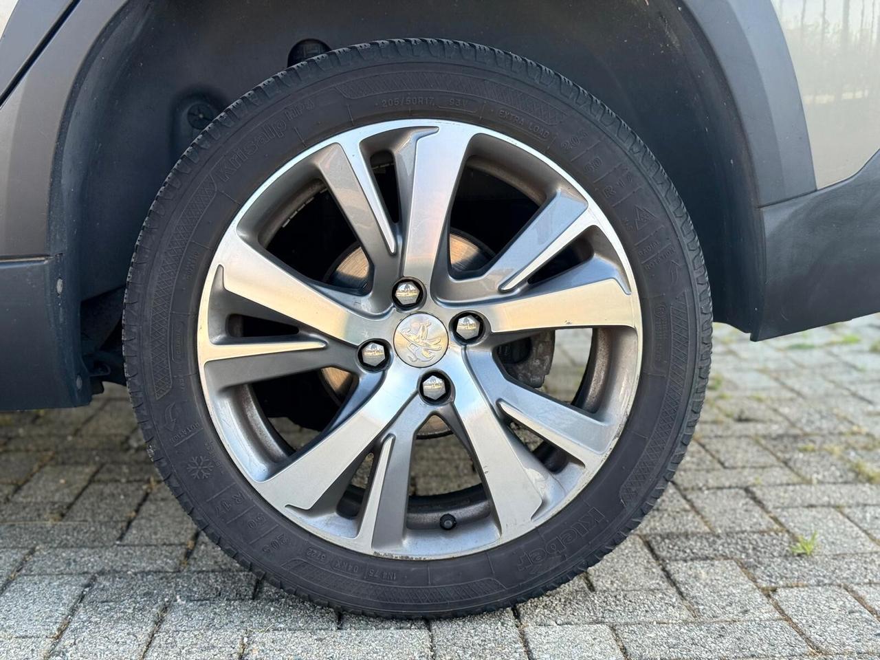 Peugeot 2008 BlueHDi 120 S&S Allure