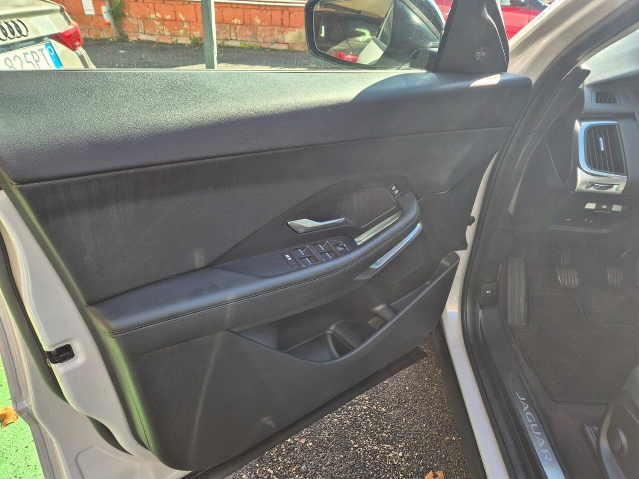 Jaguar E-Pace 2.0D I4 163 CV SE