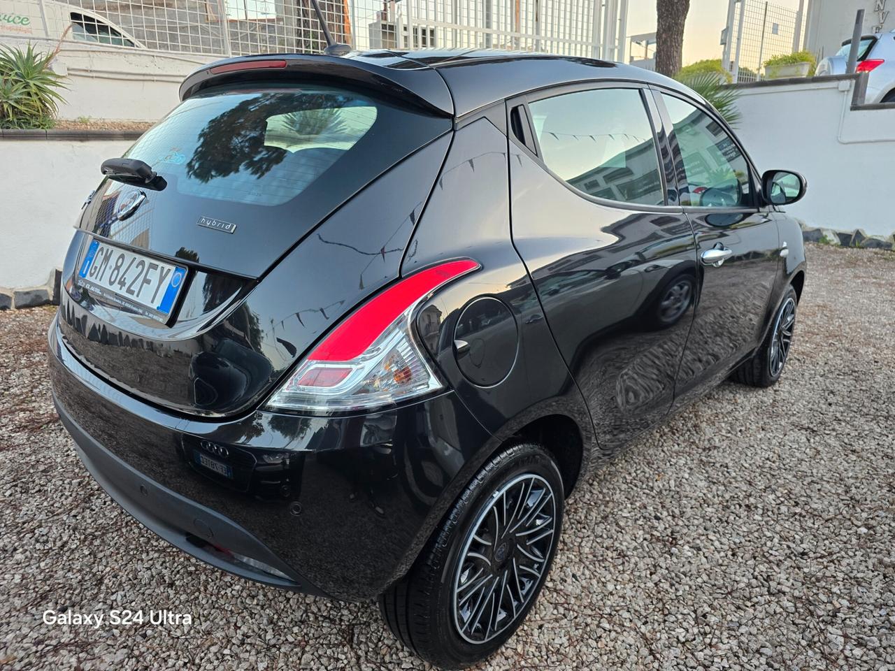 Lancia Ypsilon 1.0 FireFly 5 porte S&S Hybryd Gold