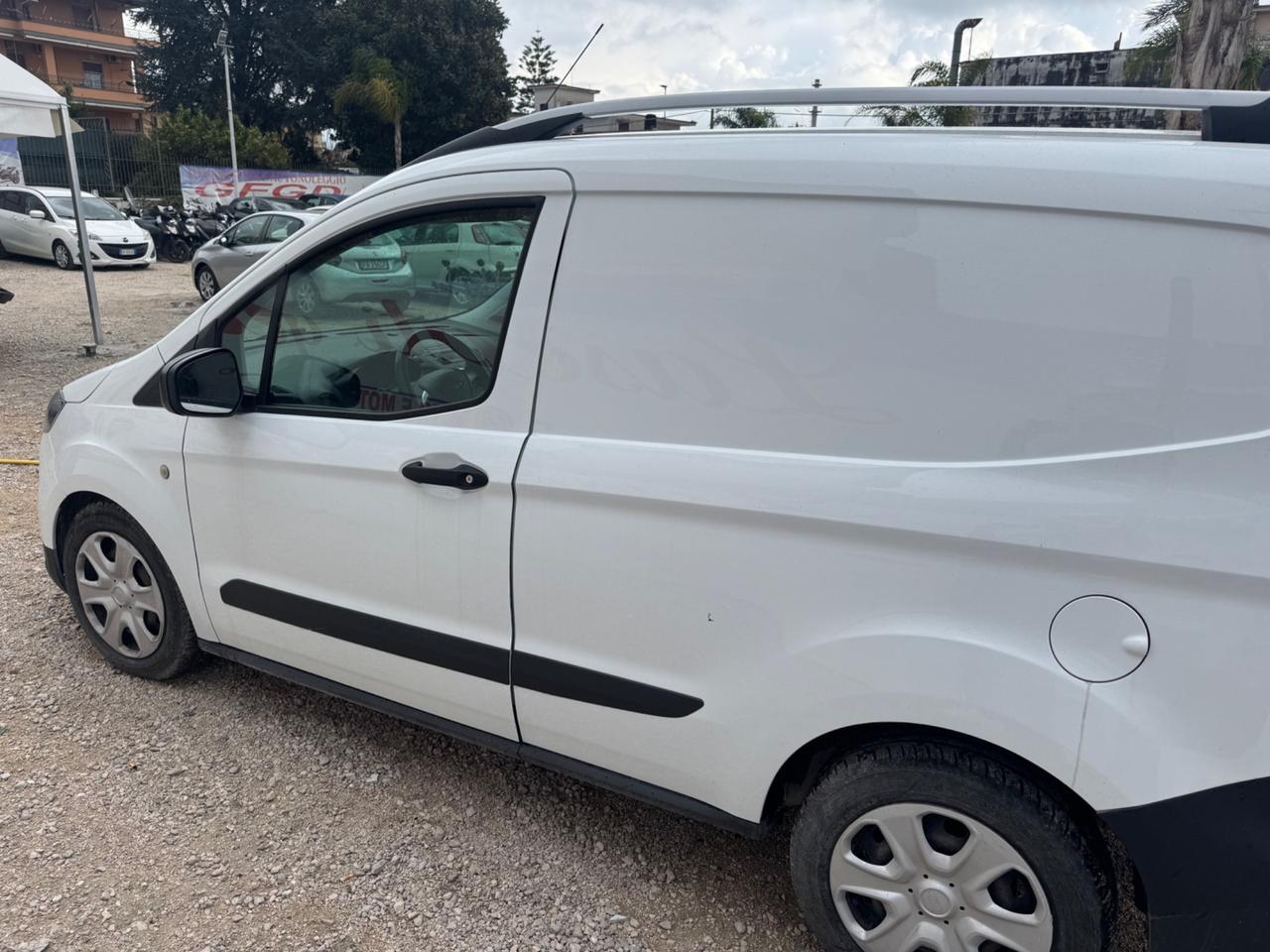 Ford Transit Courier TITANIUM