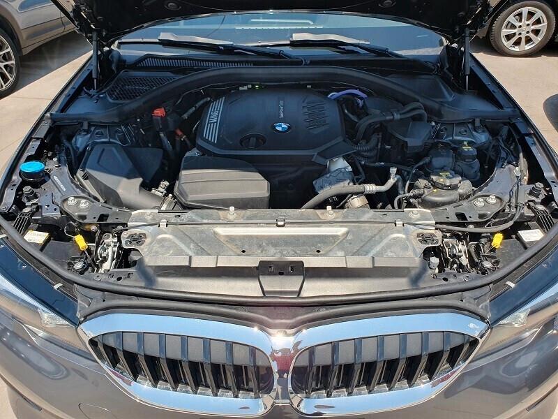 BMW 316d Touring 122 Mild-Hybrid Auto LED KM 6.251
