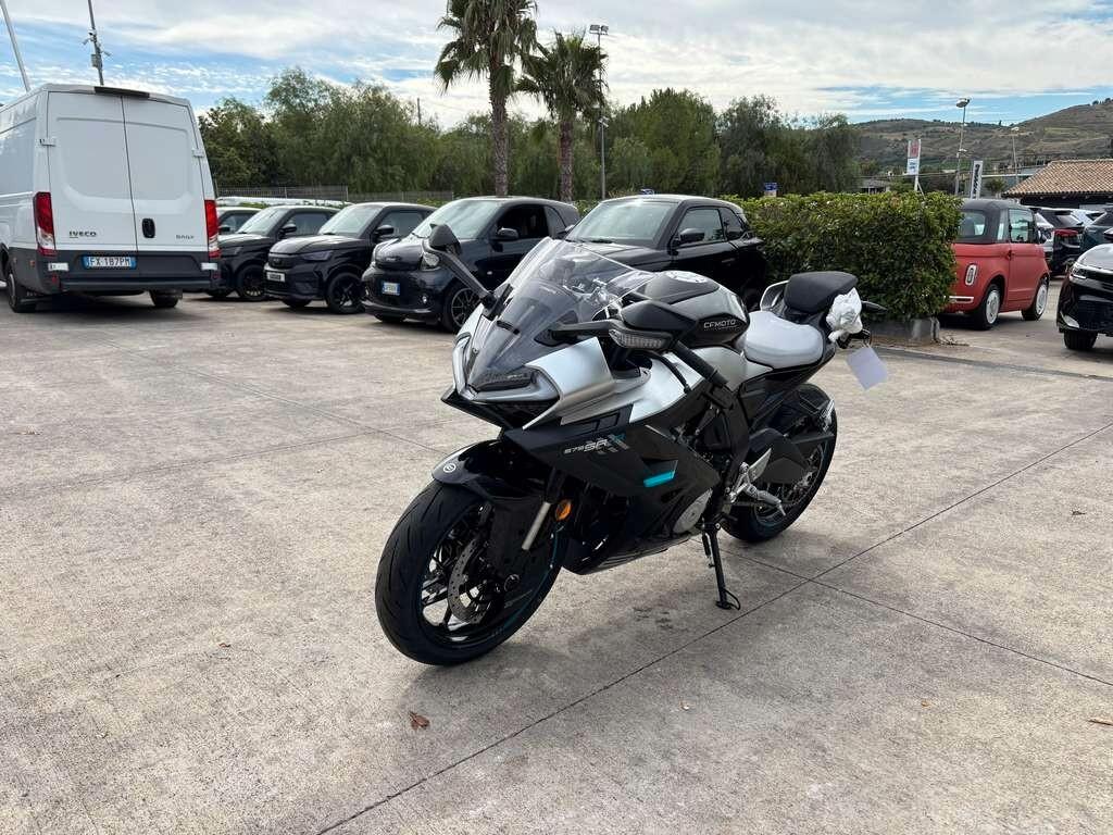 CfMoto 675 sr-r piccolo mostriciattolo a 75 euro al mese senza anticipo