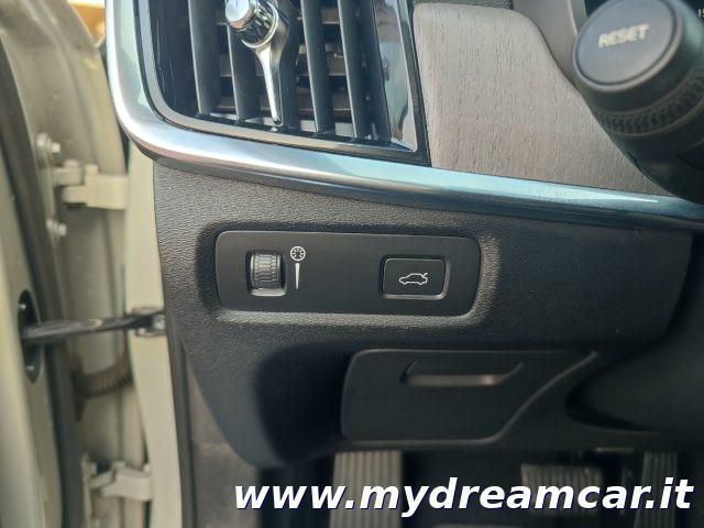 VOLVO V90 Cross Country B4 (d) AWD 197CV Geartronic Business Pro