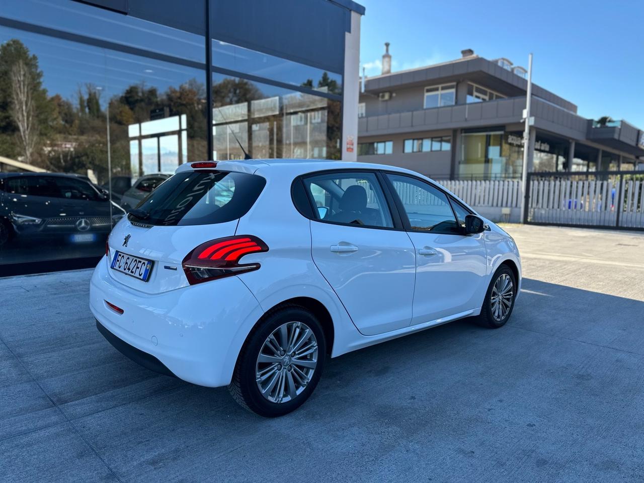 Peugeot 208 PureTech 82 5 porte Allure