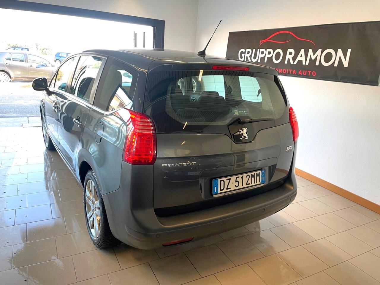 Peugeot 5008 2.0 HDi Féline 7 posti