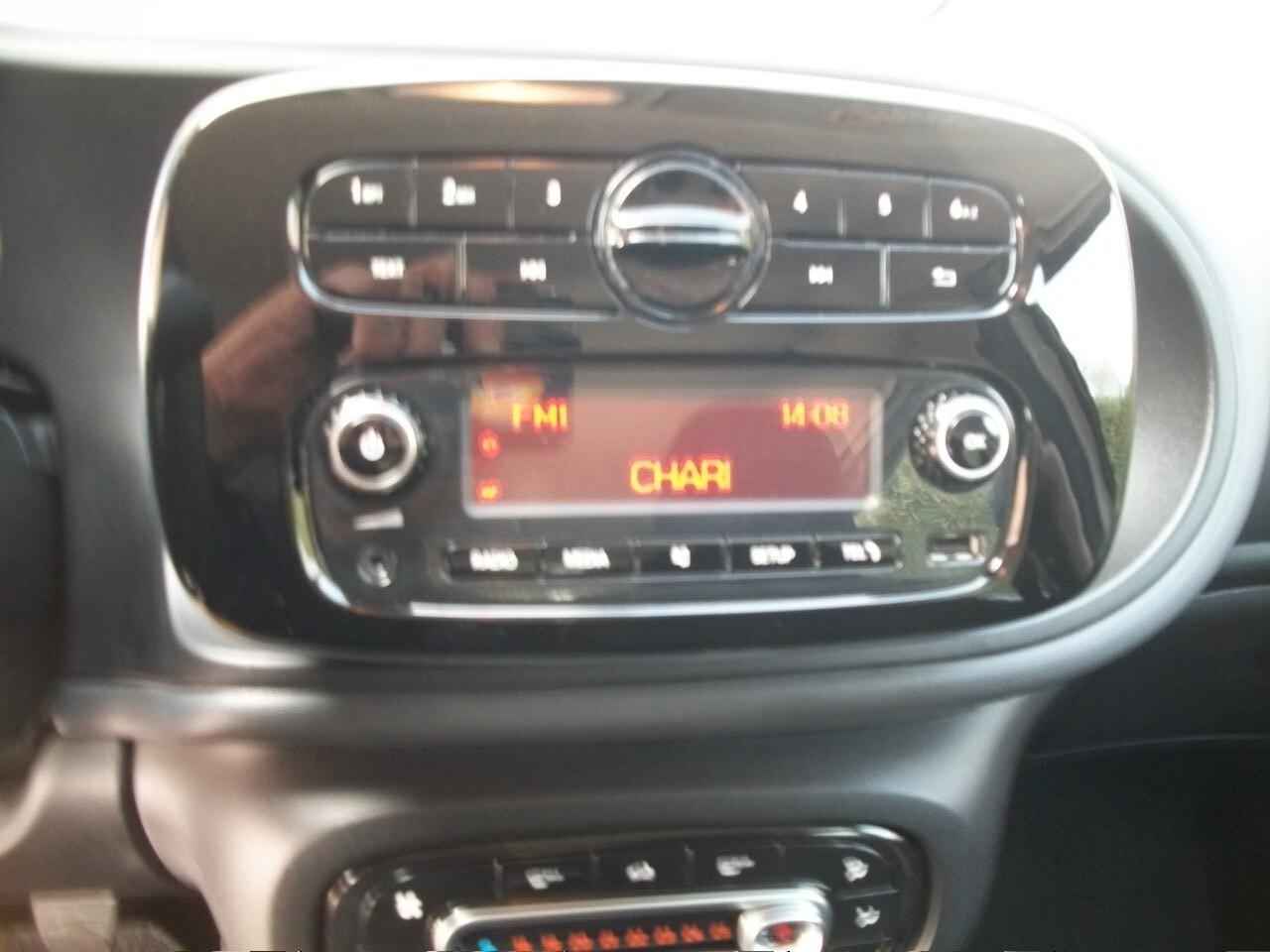 Smart ForFour 70 1.0 Passion cc999 euro 06 benzina 05 porte si neopatentati garanzia un anno km 102898 taliandati bi colore28