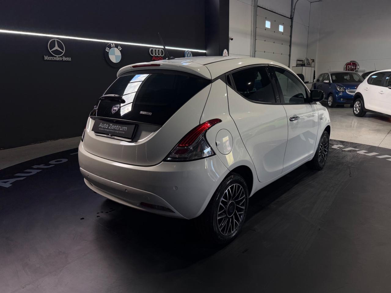 Lancia Ypsilon 1.0 FireFly 5 porte S&S Hybrid Ecochic Gold