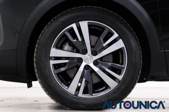 PEUGEOT 3008 HYBRID4 300 E-EAT8 ALLURE PACK