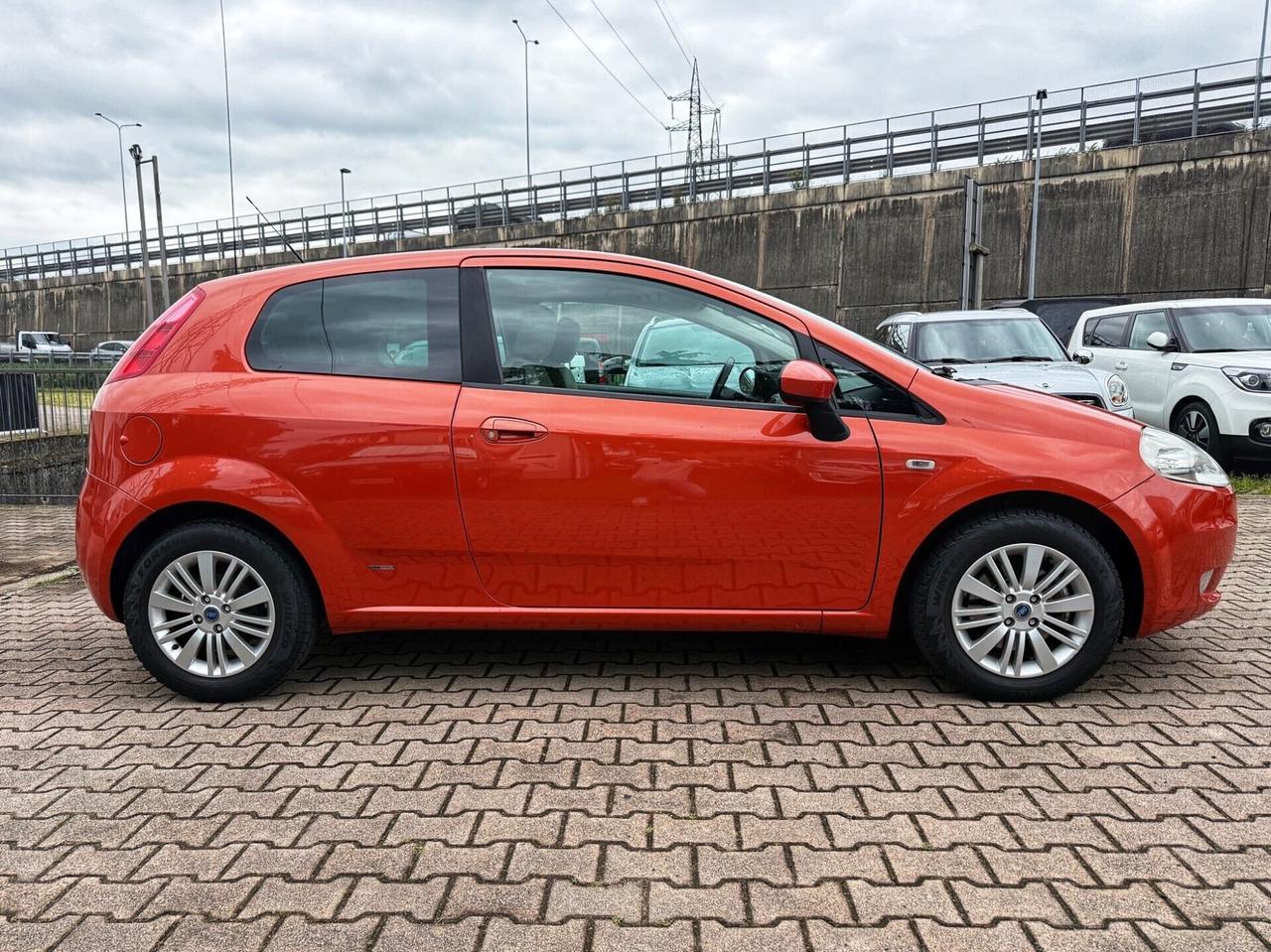 Fiat Grande Punto Grande Punto 1.3 MJT 90 CV 3 porte OK NEOPATENTATI