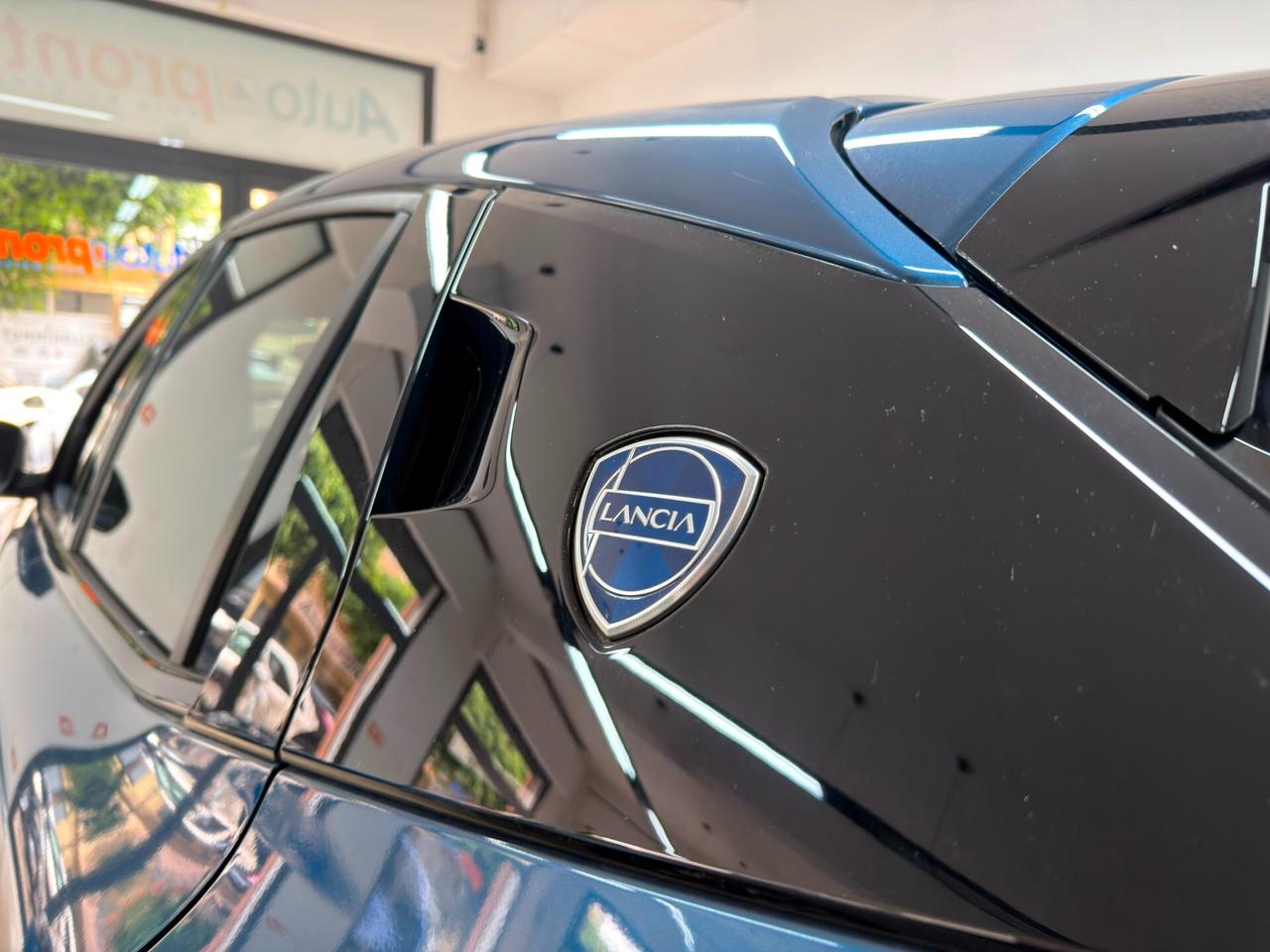 Lancia Ypsilon Hybrid 110CV e-DCT Edizione Cassina