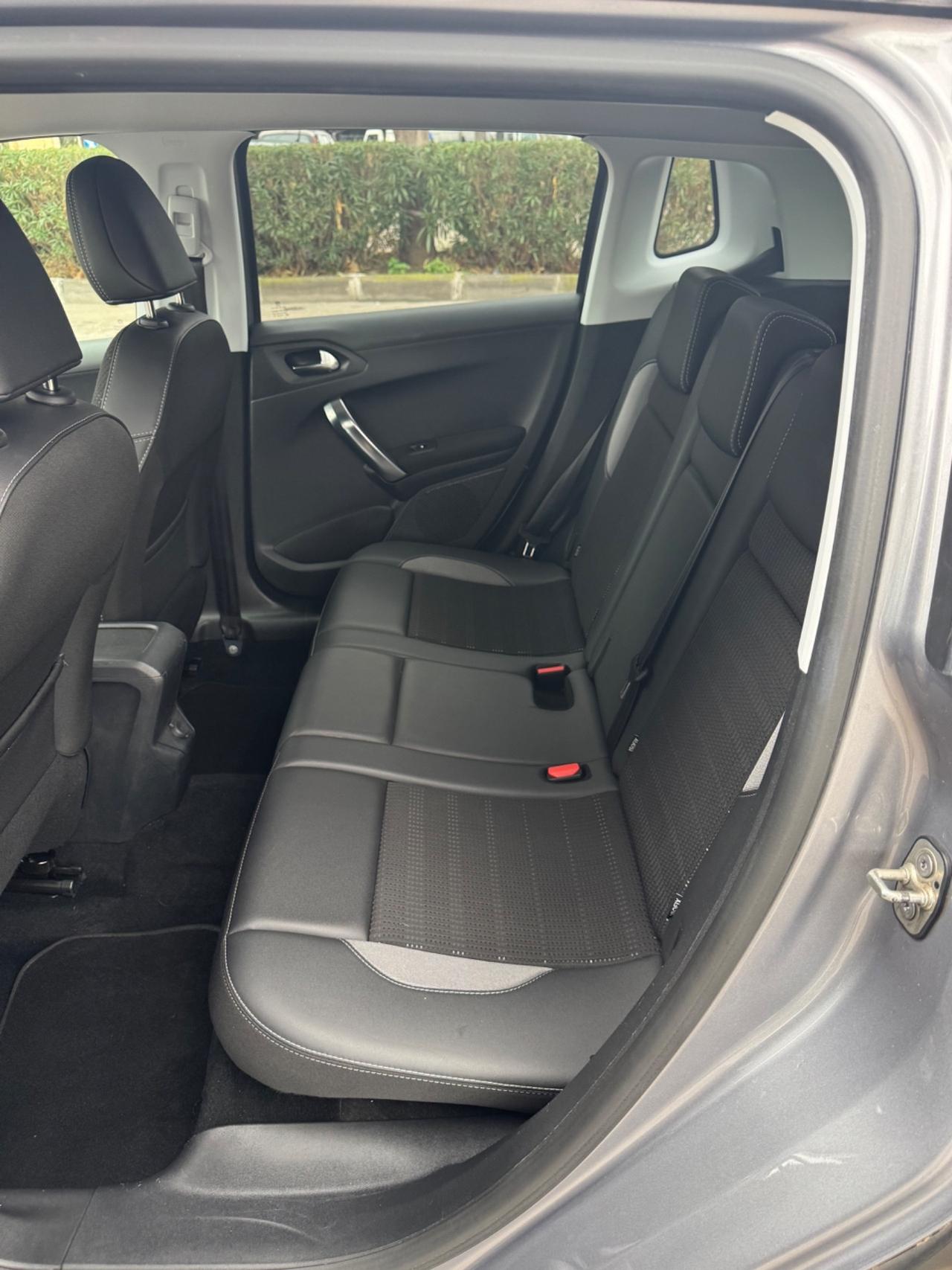 Peugeot 2008 1.5 hdi SOLO 59.000 KM/ALLURE