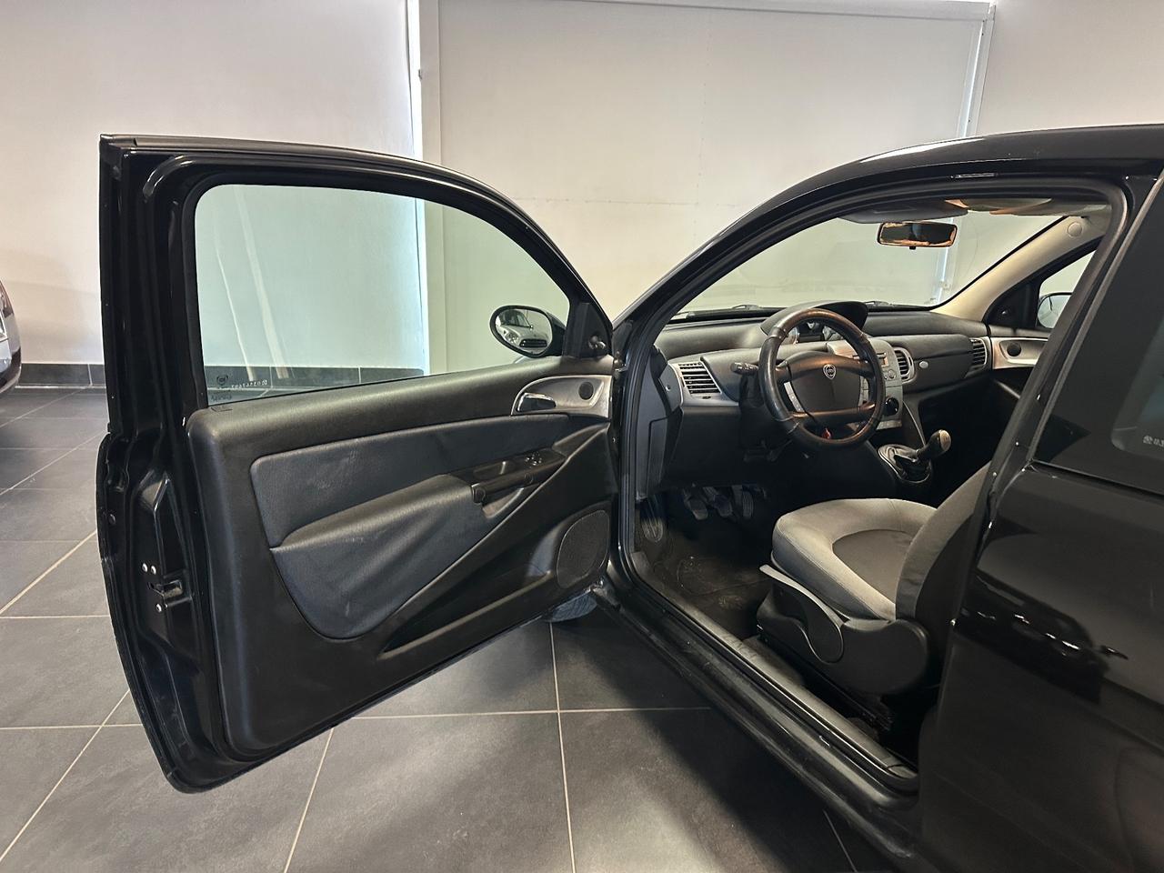 LANCIA YPSILON 1.3 MJT 75CV NEOPATENTATI