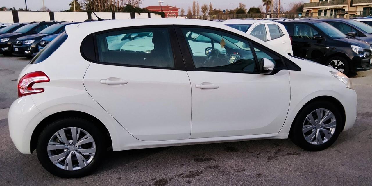 Peugeot 208 anche SENZA BUSTA PAGA