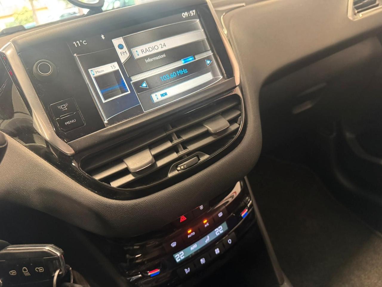 Peugeot 208 1.4 HDi 68 CV 5 porte Allure