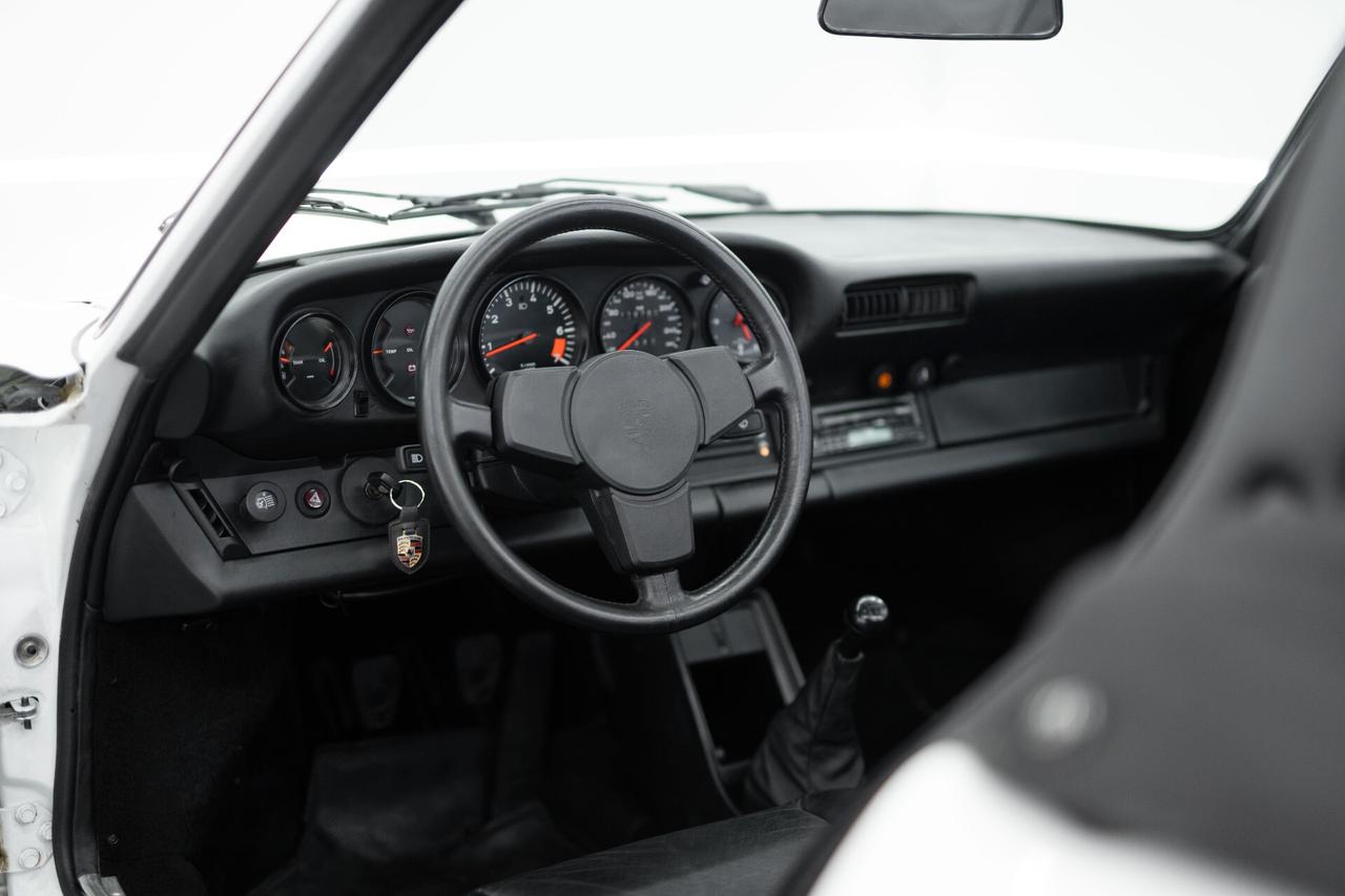 Porsche 911 Carrera 3.2 Cabriolet