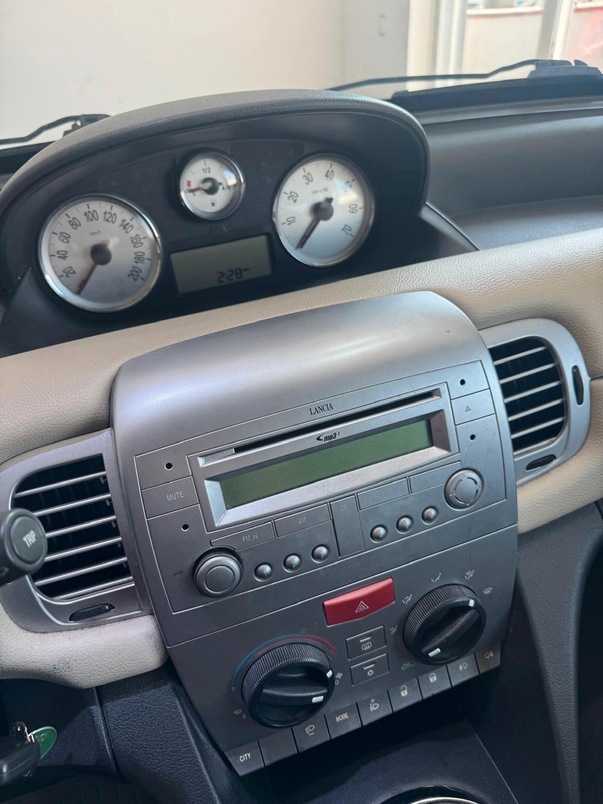 Lancia Ypsilon 1.4 Platino Ecochic GPL