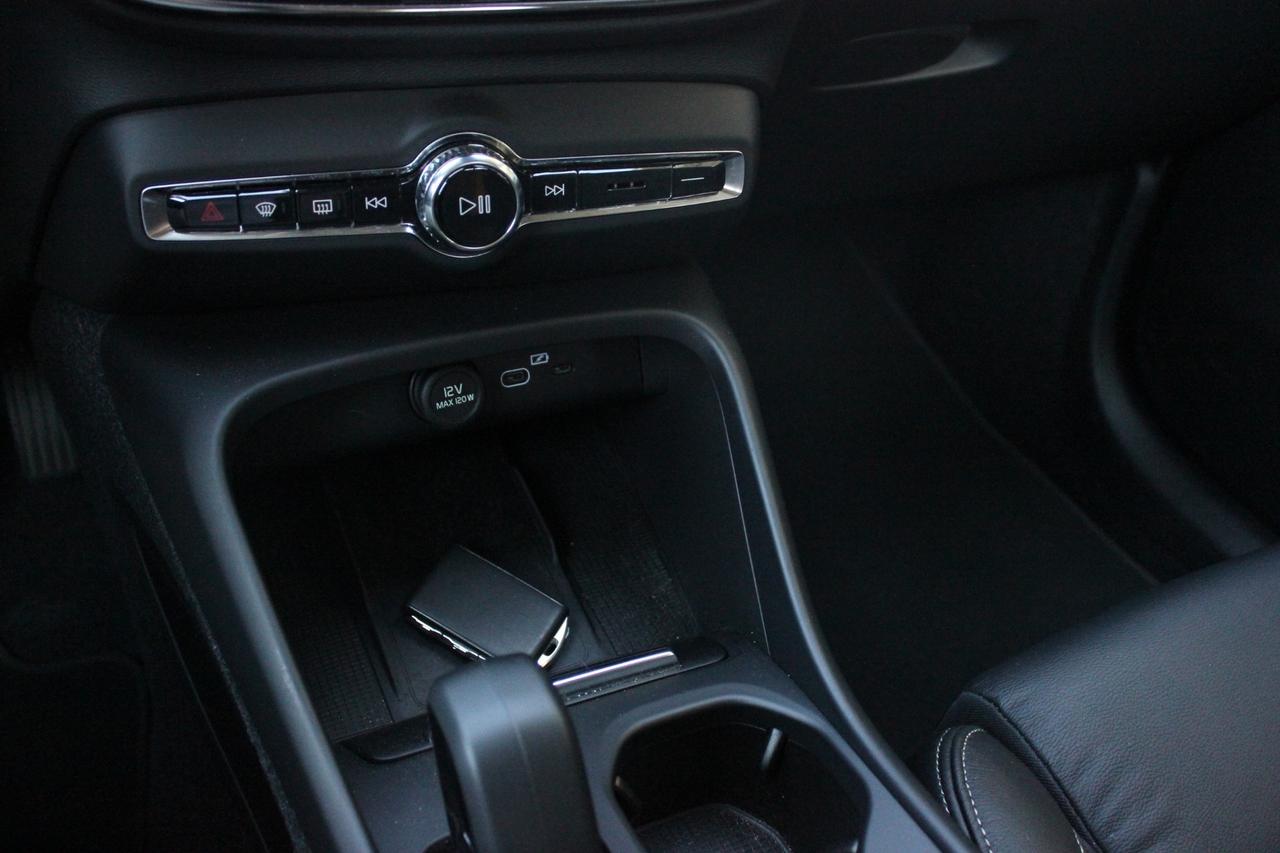 Volvo XC40 B3 AUTOMATICO CORE INTERNI IN PELLE CERCHI