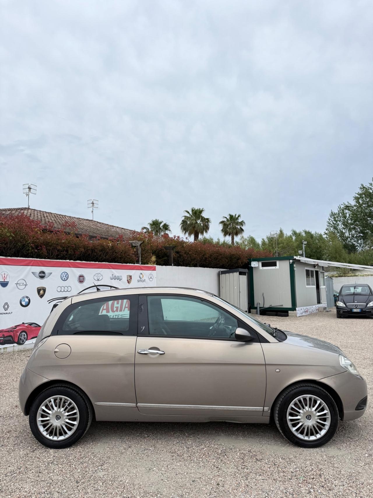 Lancia Ypsilon 1.3 MJT 75 CV Platino