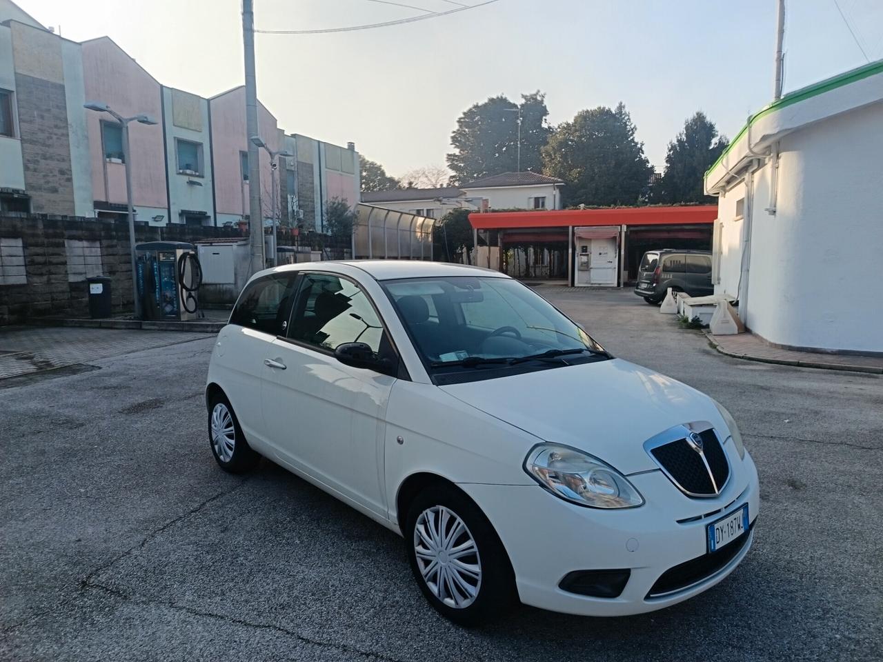 Lancia Ypsilon 1.4 Platino Ecochic GPL