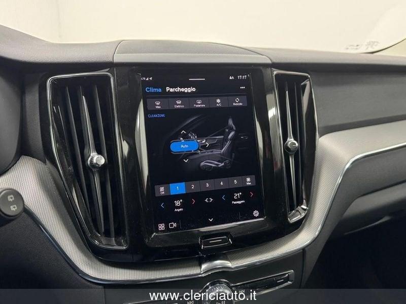 Volvo XC60 B4 (d) AWD automatico Plus Dark