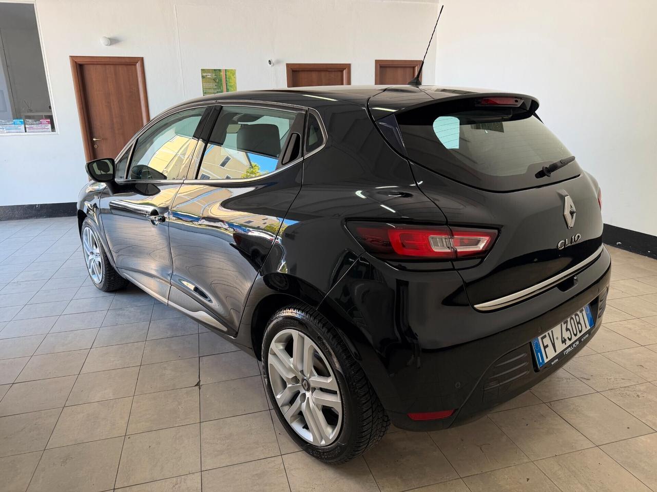 Renault Clio dCi 8V 90 CV 5 porte Moschino OK NEOPATENTATI