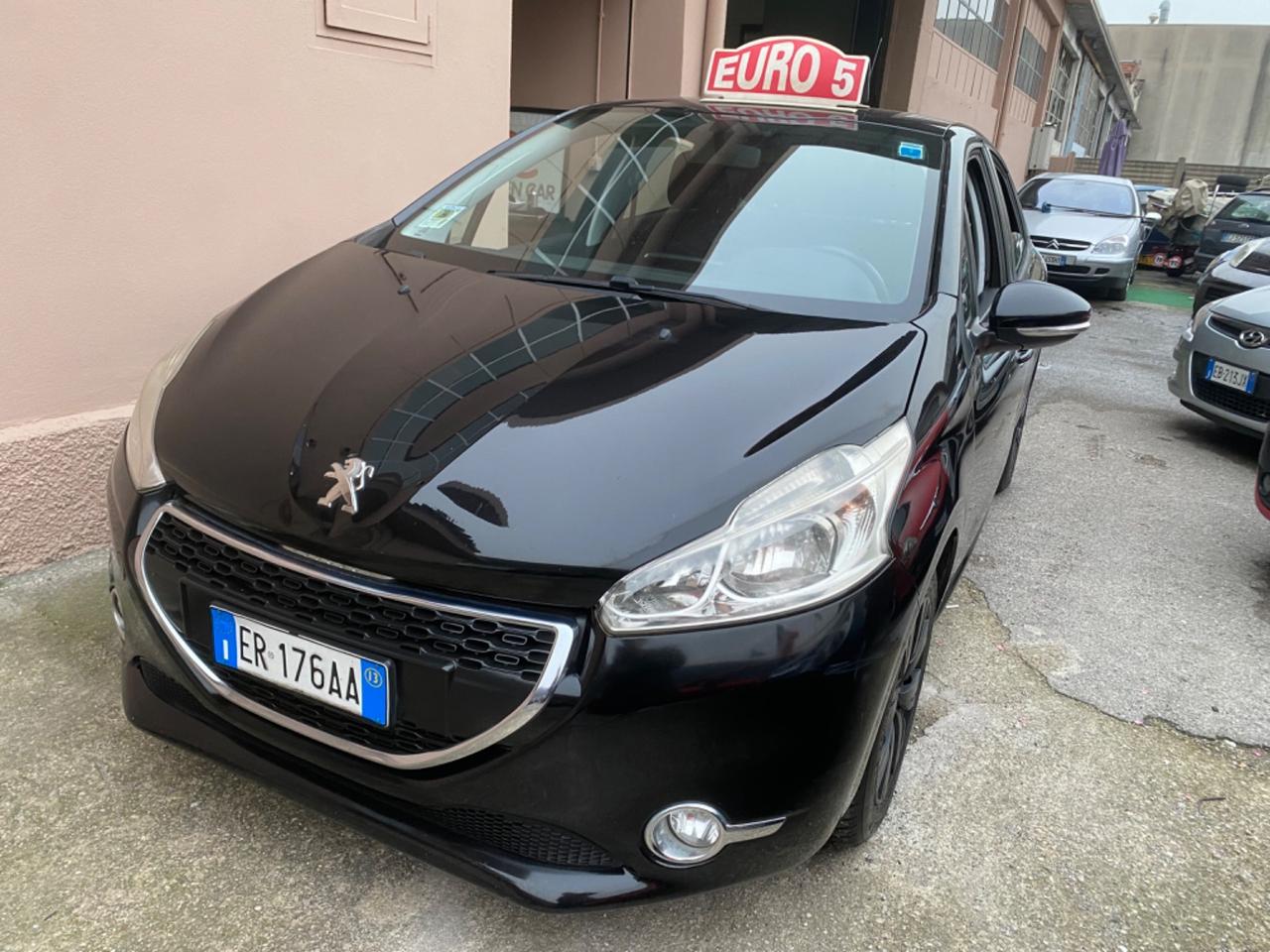 Peugeot 208 1.4 HDi 68 CV neopatentati