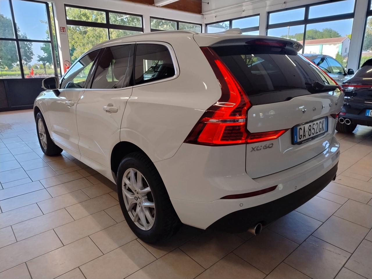 Volvo XC 60 XC60 B4 (d) AWD Geartronic Momentum