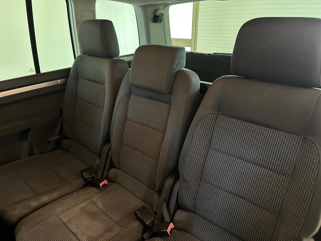Volkswagen Touran 2.0 16V TDI DSG Highline 7 POSTI