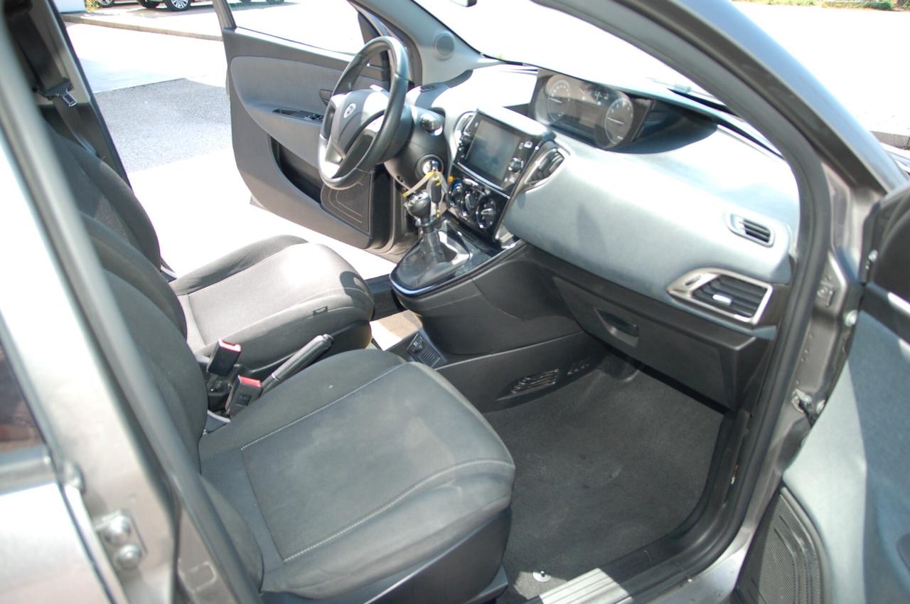 Lancia Ypsilon 1.0 FireFly 5 porte S&S Hybrid Gold Plus
