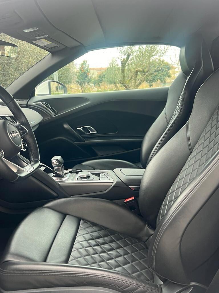 R8 5.2 540 CV RVS limited edition