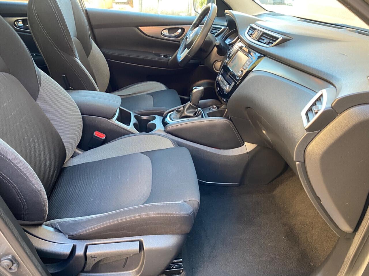 Nissan Qashqai 1.6 Automatica con tetto panoramico