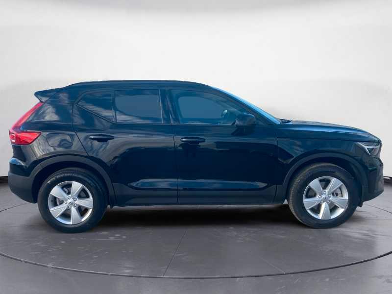 VOLVO XC40 2.0 b3 EssenTiaL AuTo