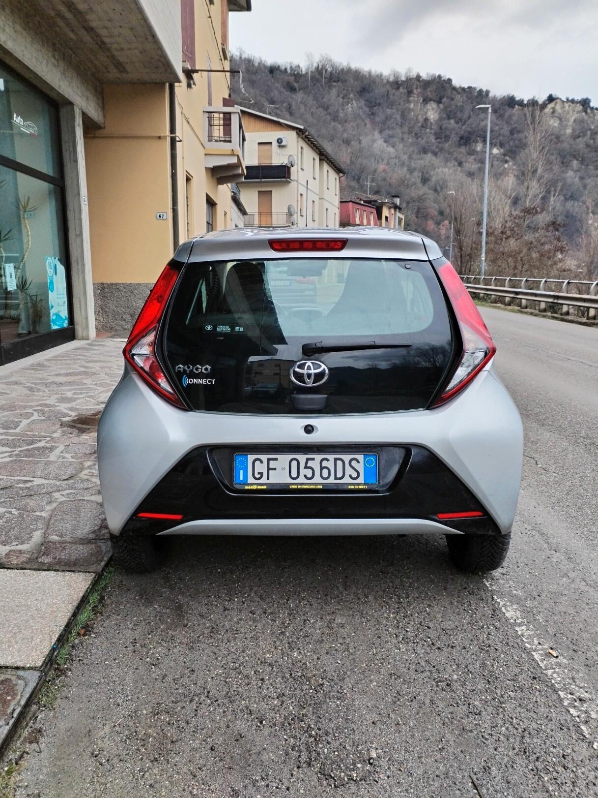 Toyota Aygo Connect 1.0 VVT-i 72 CV 5 porte x-clusiv