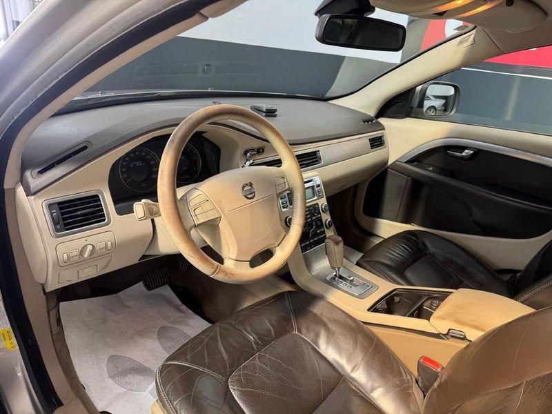 Volvo XC70 XC70 2.4 d5 Momentum awd 185cv