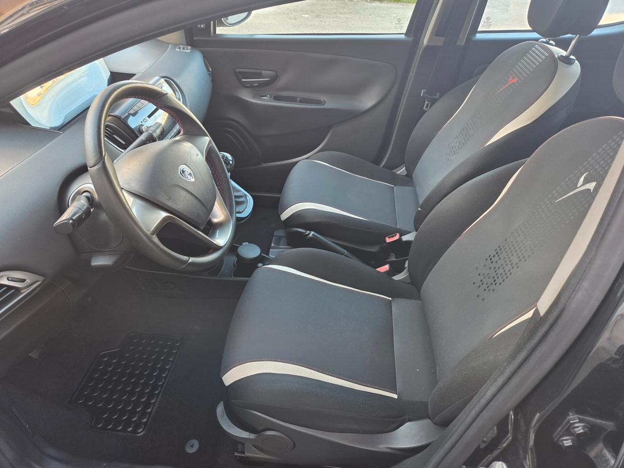 LANCIA YPSILON 1.2 BENZINA 70 CV GPL KM 99000 CERTIFICATI