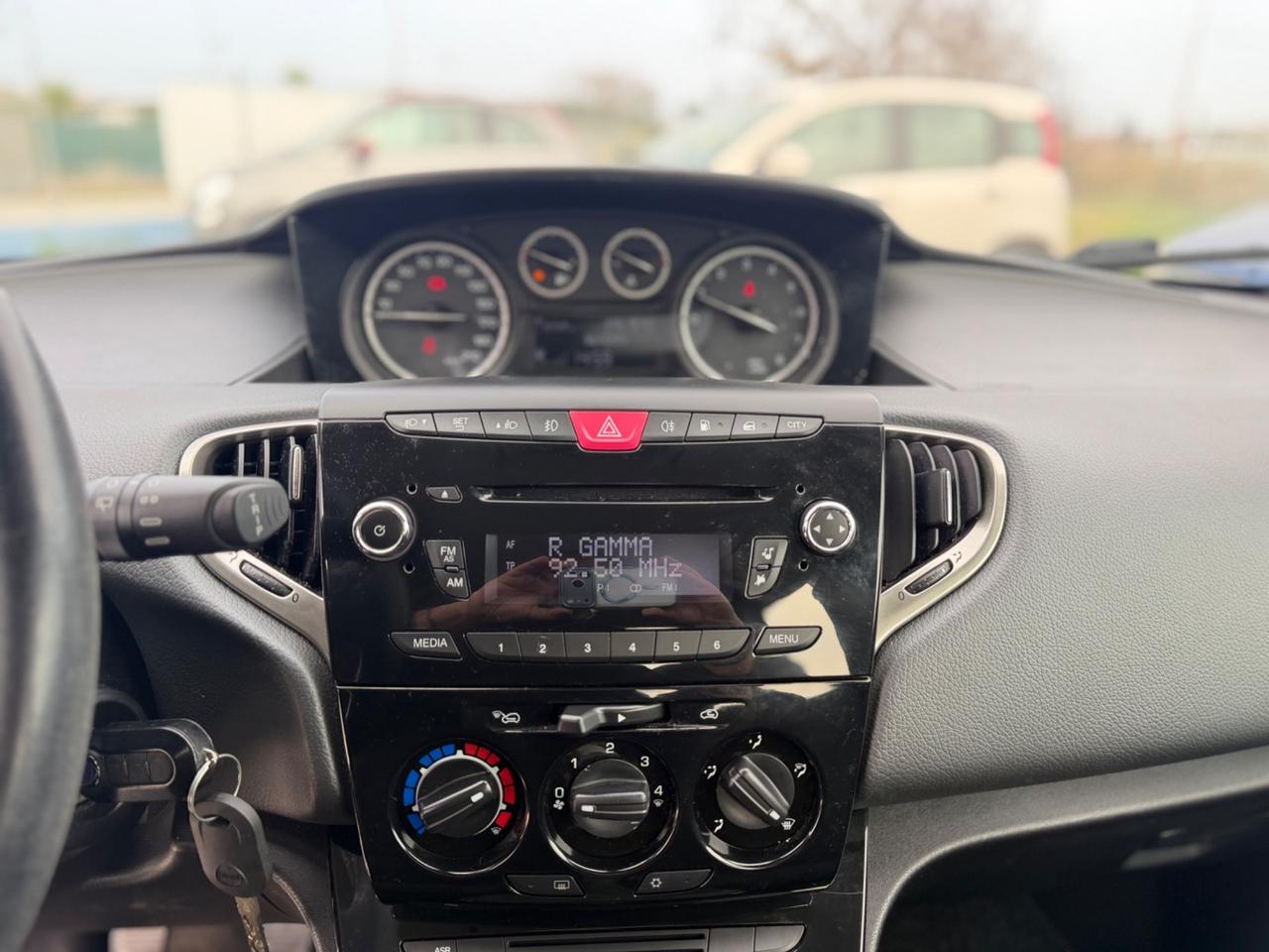 Lancia Ypsilon 0.9 TwinAir 85 CV 5 porte Metano Ecochic Gold