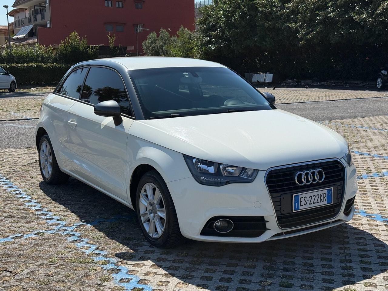 AUDI A1 2013 1.6 TDI 90cv Admired
