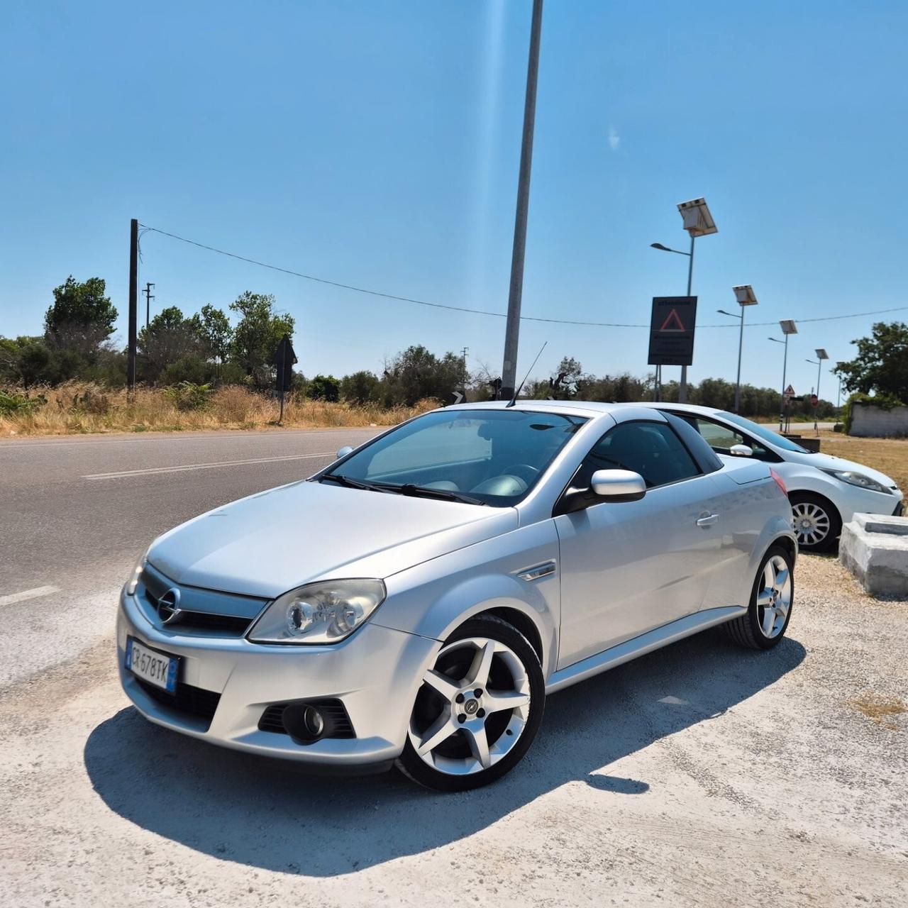 Opel Tigra TwinTop 1.4 16V First Edition