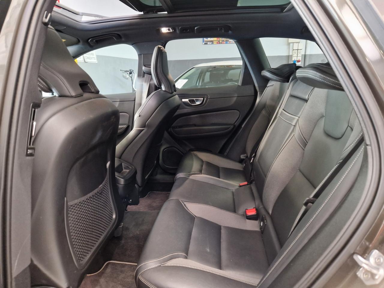 Volvo XC 60 XC60 B4 (d) AWD Geartronic R-design