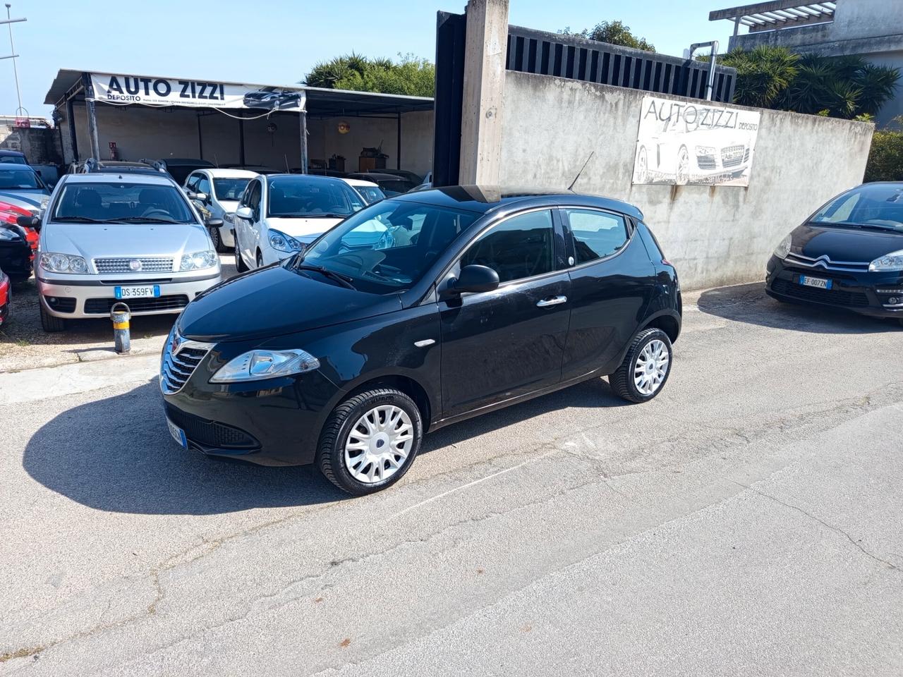 Lancia Ypsilon 0.9 TwinAir 85 CV 5 porte Metano Ecochic