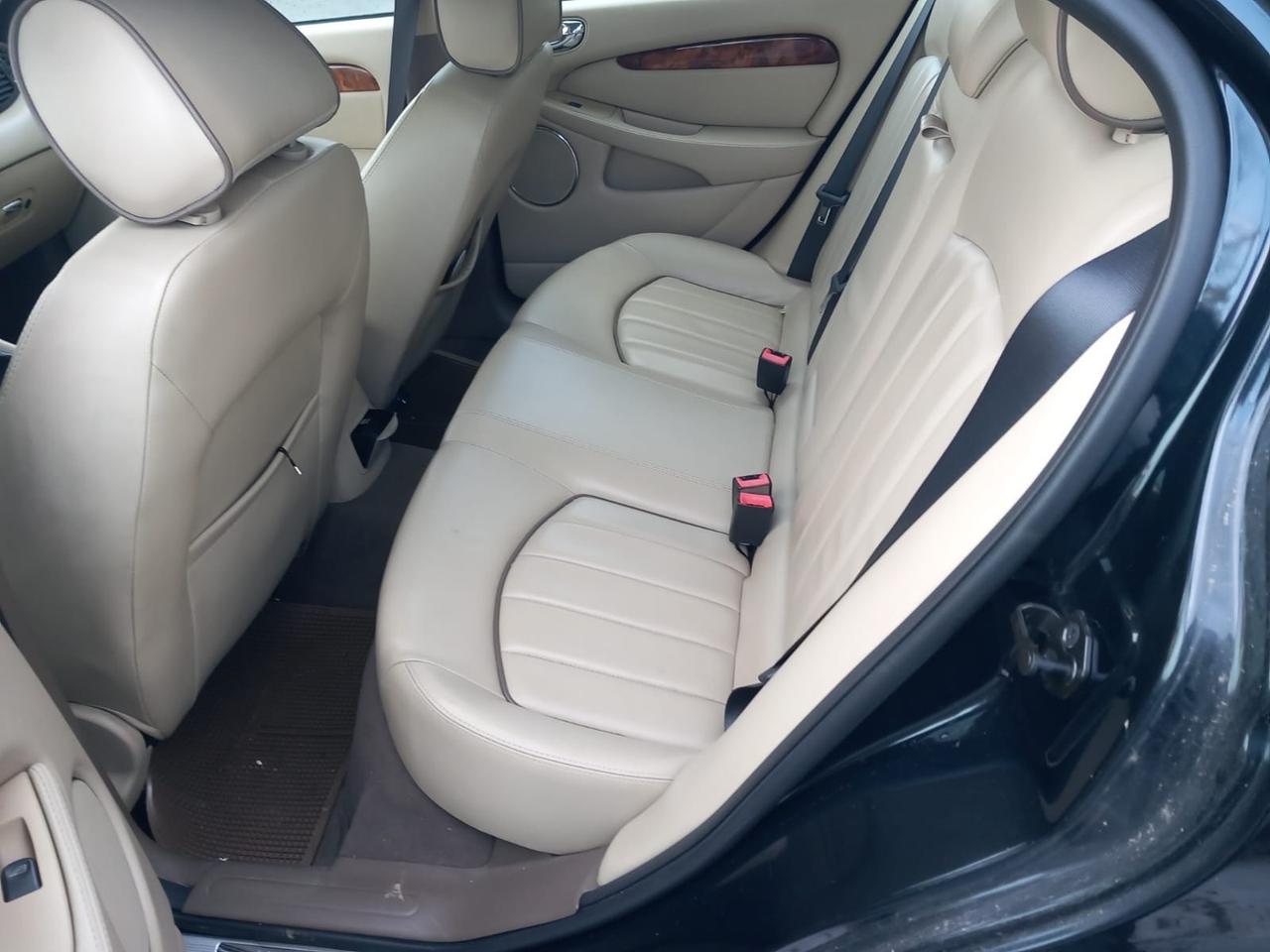 Jaguar X-Type 2.2D cat Executive