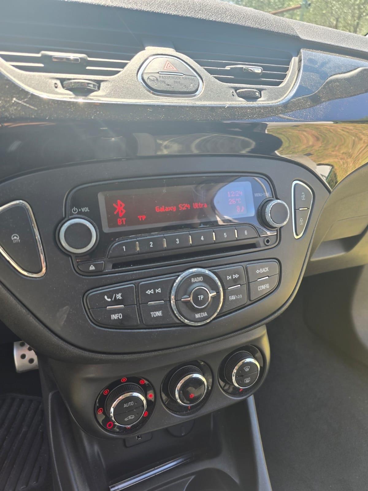 Opel Corsa 1.2 5 porte b-Color