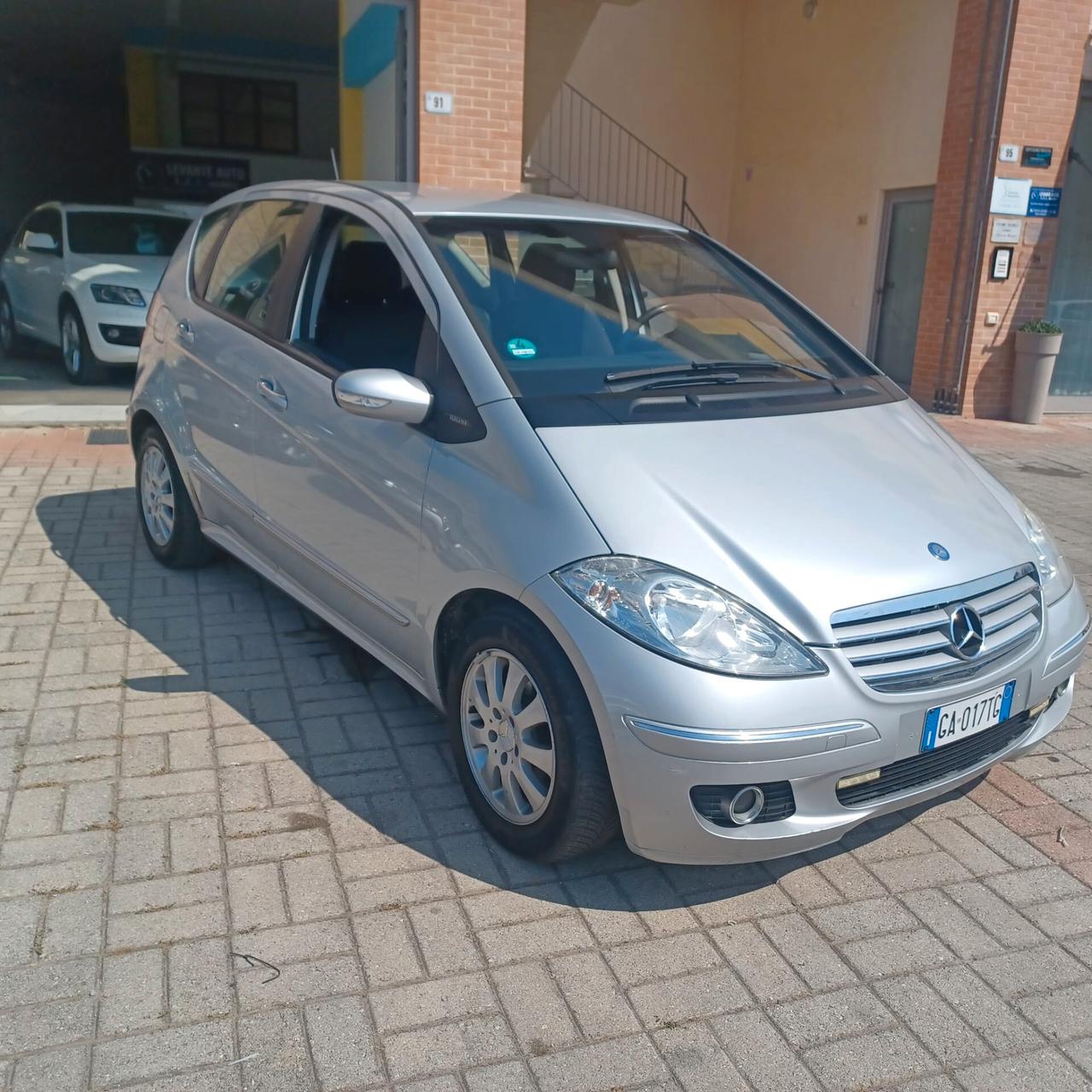 AUTOMATICA NEOPATENTATI CLASSE A 2.0TDI CON GANCIO DI TRAINO